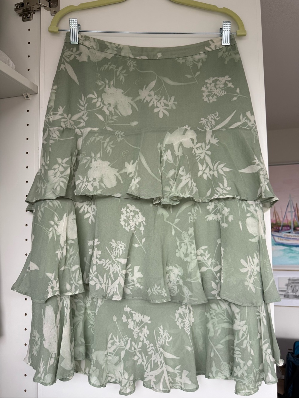 Banana Republic Tiered Floral Ruffle Skirt in Sage Green - size 6